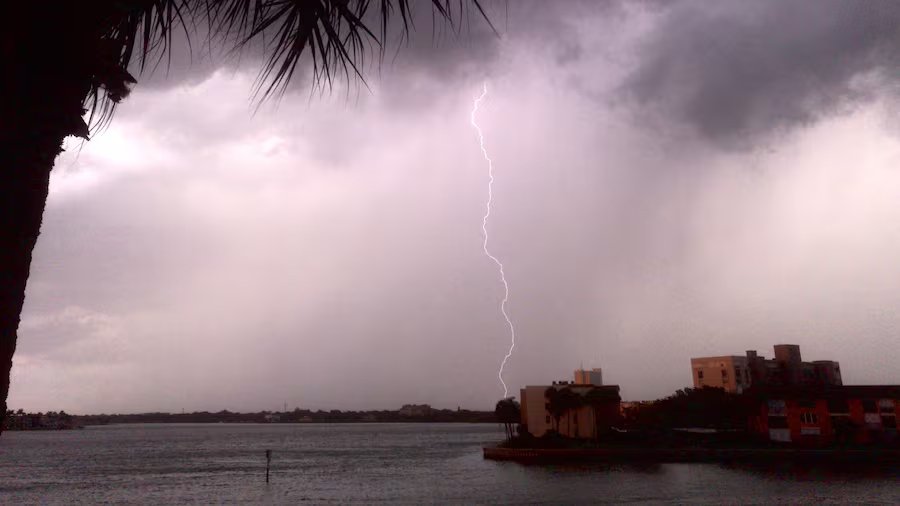 CT- LIGHTNING STRIKE TAMPA.jpg