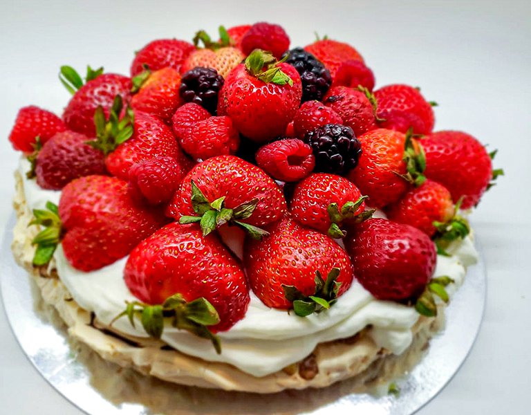 CT- Pavlova Style Cake & Sugar Free CLAUDIA HEAVENLY (1).jpg