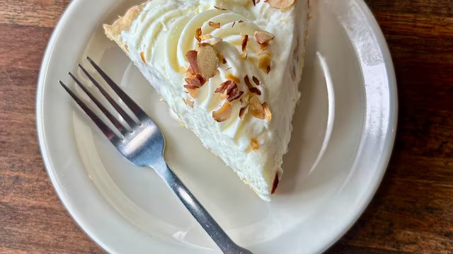 CT- A banana cream pie from Village Inn. By MICHELLE STARK  Times .png